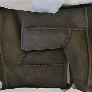 UGG classic short in gray
